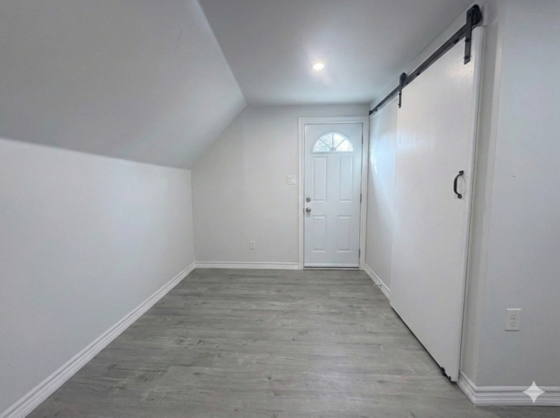 99 Mary St #3 - Photo 2 of 8