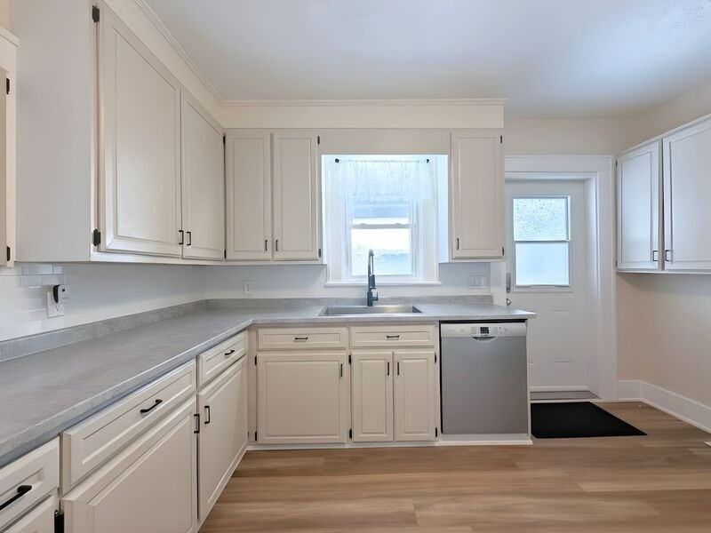 47 Superior St - Photo 2 of 25