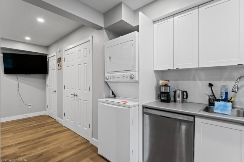 168 Picton St E - Photo 6 of 16