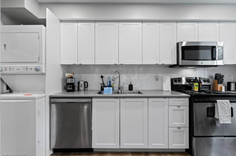 168 Picton St E - Photo 7 of 16