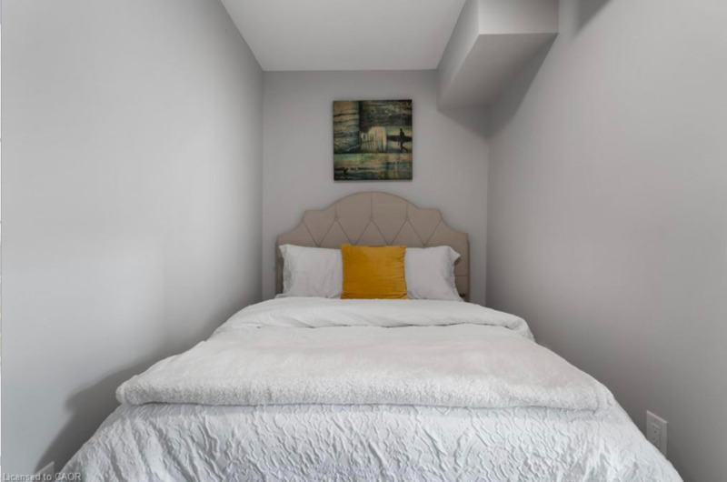 168 Picton St E - Photo 2 of 15