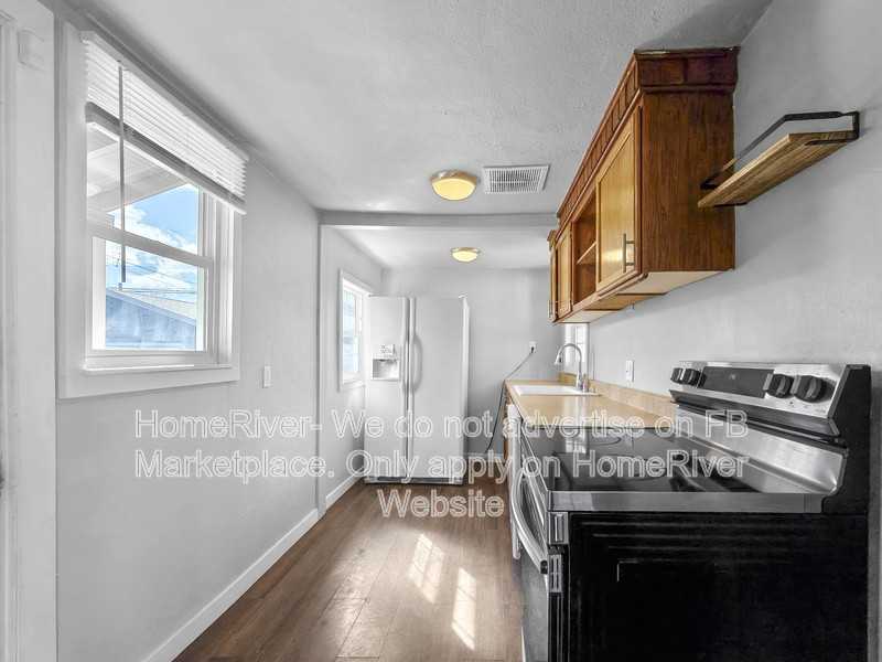 224 E Rockwell Ave - Photo 2 of 19