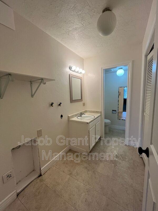 1440 Vega Cir - Photo 6 of 10