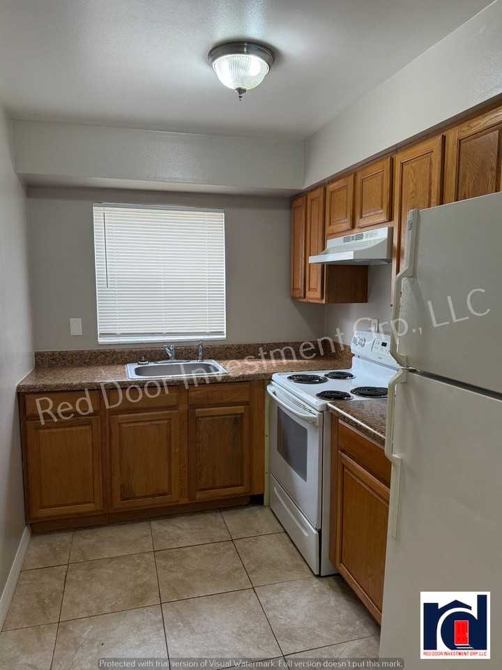 1 & 2 Bedrooms Available Minutes from the River - Photo 5 of 23