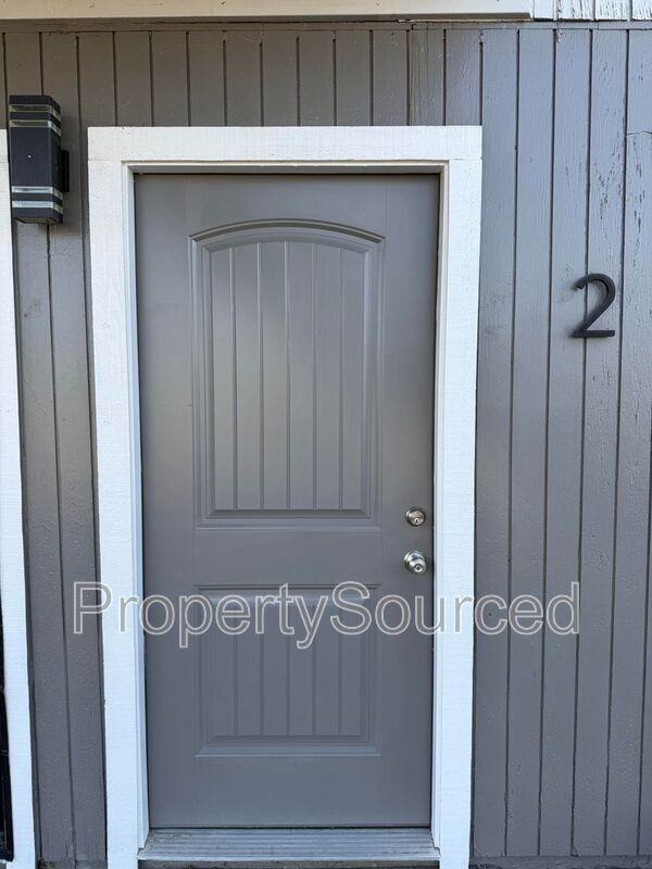 911 H St #2 - Photo 3 of 29