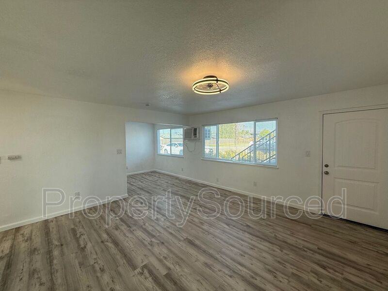 911 H St #2 - Photo 5 of 29