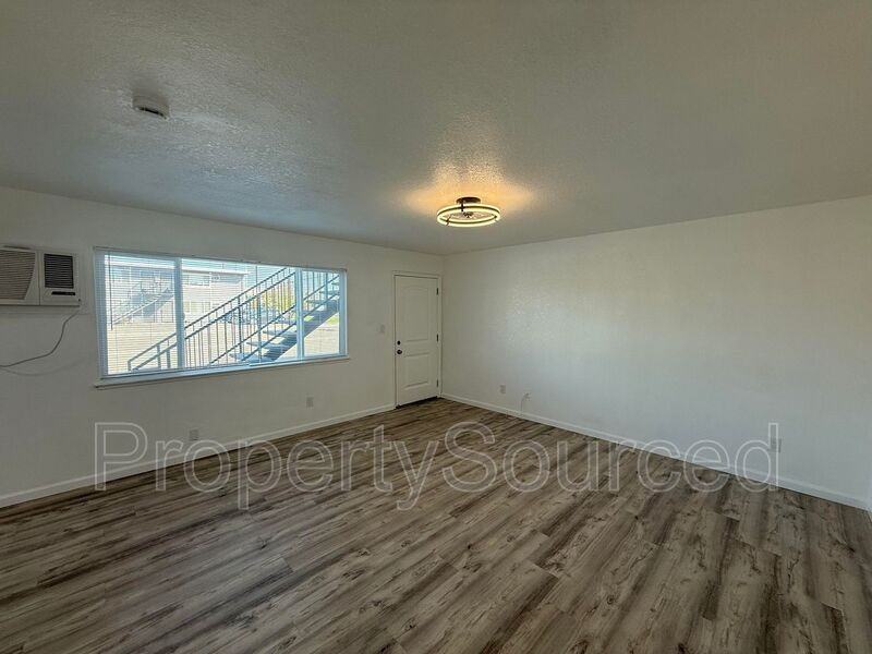 911 H St #2 - Photo 6 of 29