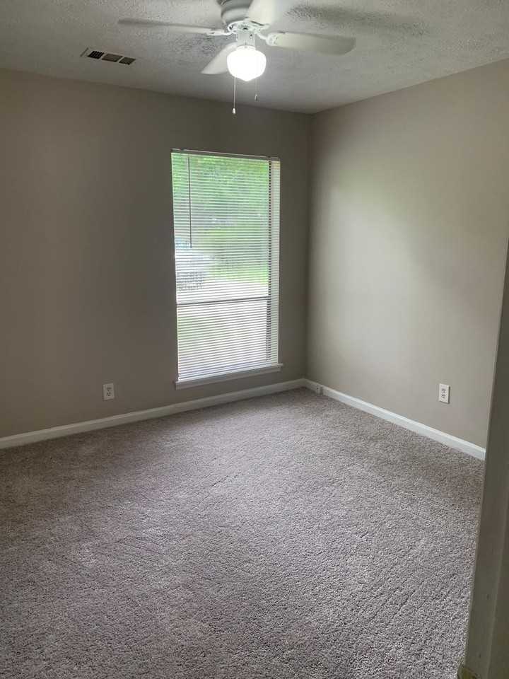 562 Woodknoll Ct - Photo 3 of 21