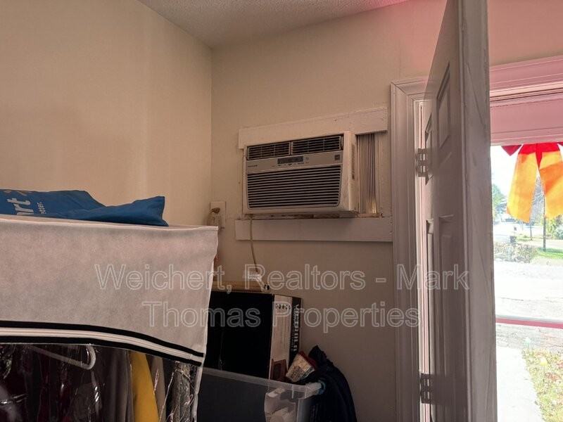 400 School St - Photo 6 of 13