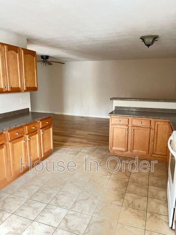 15 Howard Row Pl - Photo 7 of 7