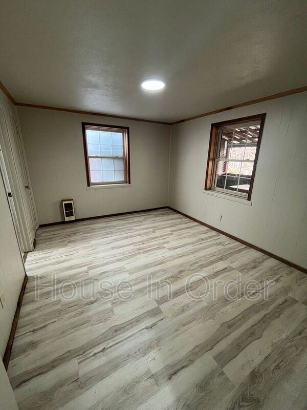 153 Cottage Dr - Photo 3 of 10