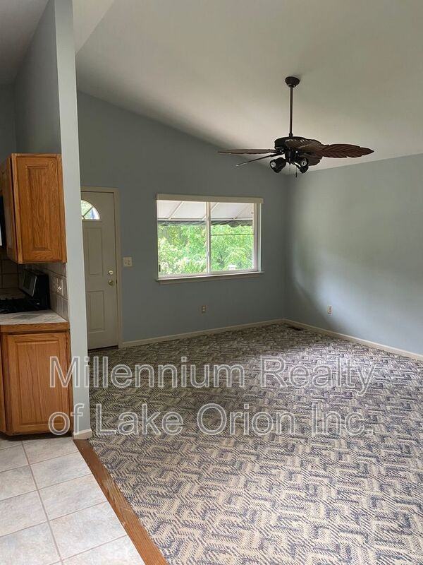 2493 S Ortonville Rd - Photo 6 of 19