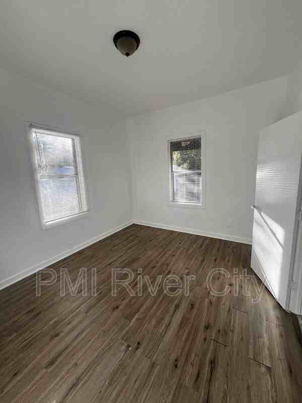 2581 Orion St - Photo 4 of 12