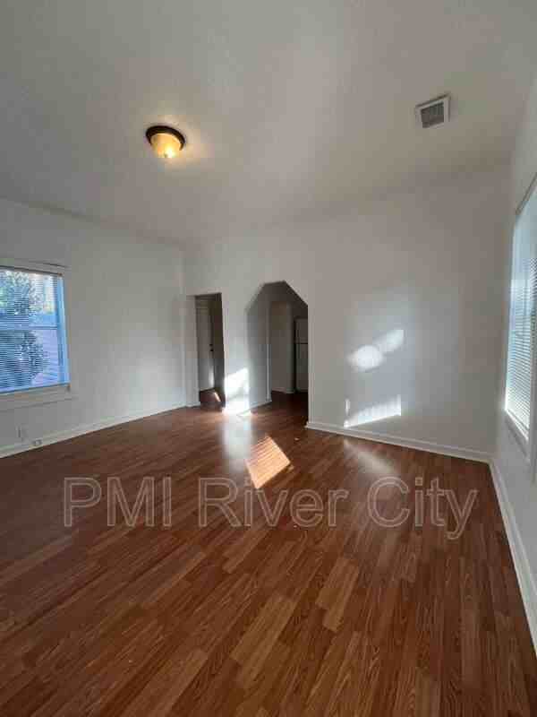 2581 Orion St - Photo 6 of 12