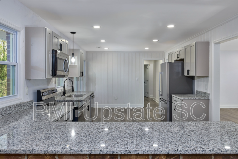 112 Peterson Rd - Photo 4 of 23