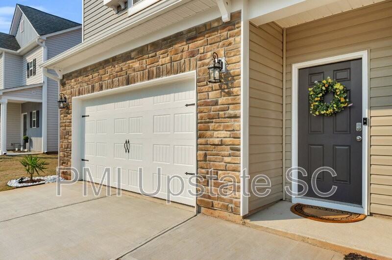 1110 Silverbend Trl - Photo 3 of 32