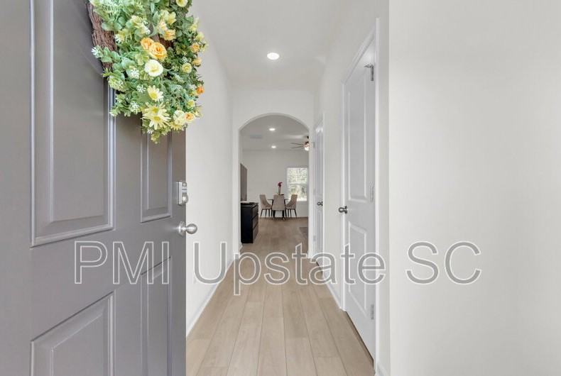 1110 Silverbend Trl - Photo 4 of 32