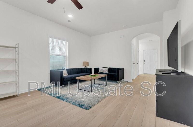 1110 Silverbend Trl - Photo 6 of 32