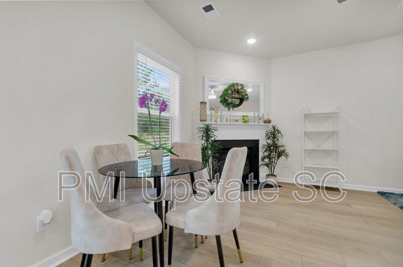 1110 Silverbend Trl - Photo 7 of 31