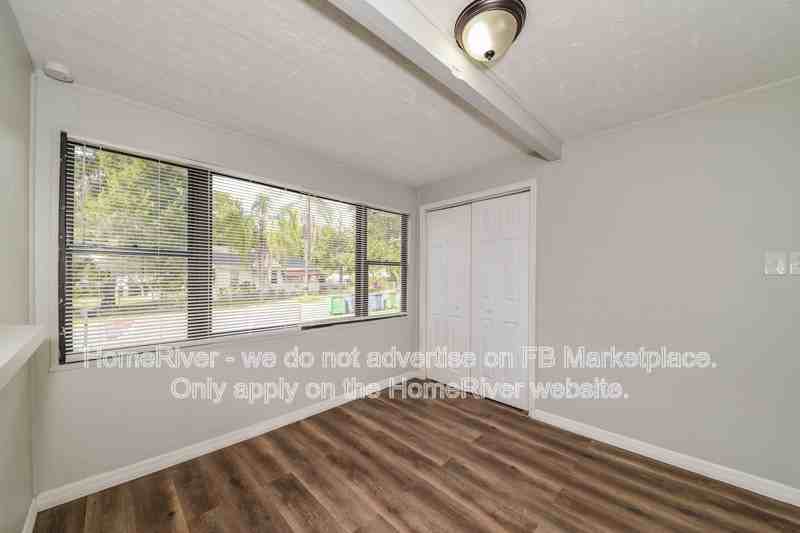 214 W Humphrey St - Photo 3 of 19