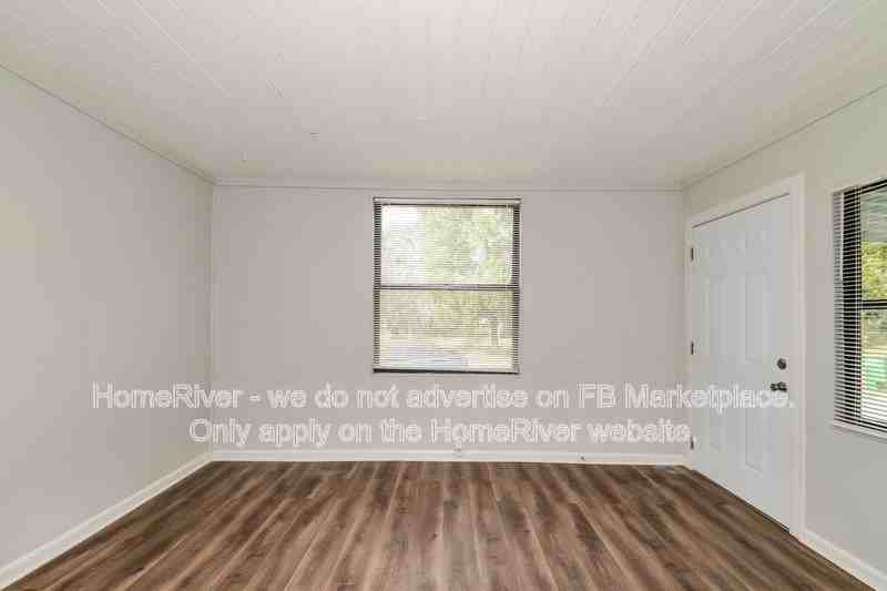 214 W Humphrey St - Photo 6 of 19