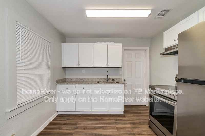 214 W Humphrey St - Photo 7 of 19