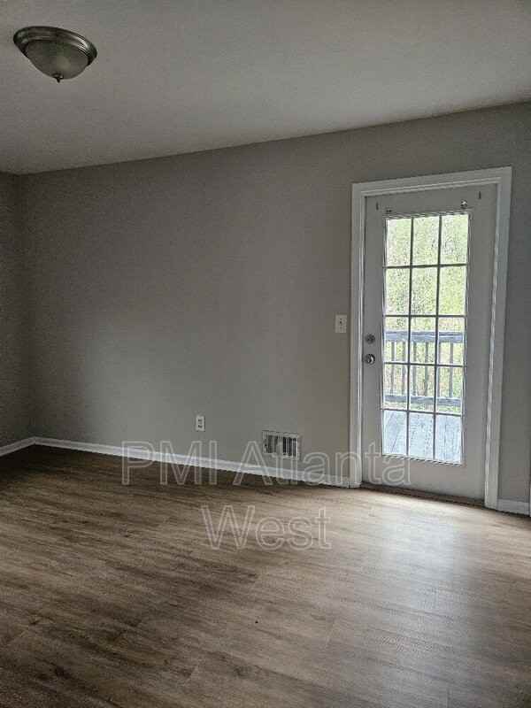 5325 The Savoy St - Photo 6 of 9