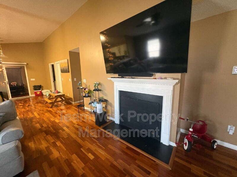 1335 Pinyon Pine Dr - Photo 2 of 14