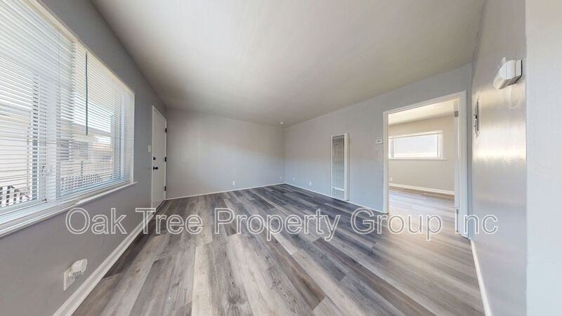 824 15th St #6 - Photo 2 of 18