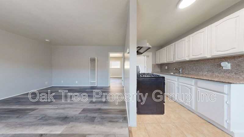 824 15th St #6 - Photo 4 of 18