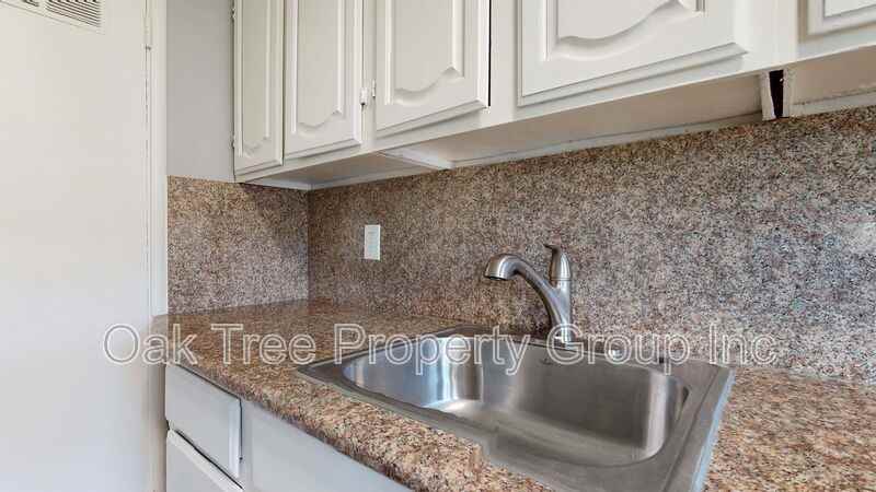 824 15th St #6 - Photo 5 of 18