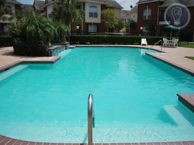 12101 Steepleway Blvd - Photo 2 of 10