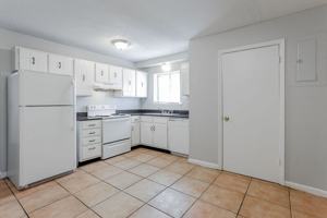 featured image of 2414 Lyndon Ave #3