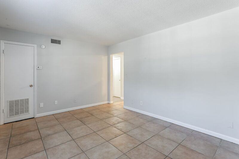 2414 Lyndon Ave #3 - Photo 3 of 18