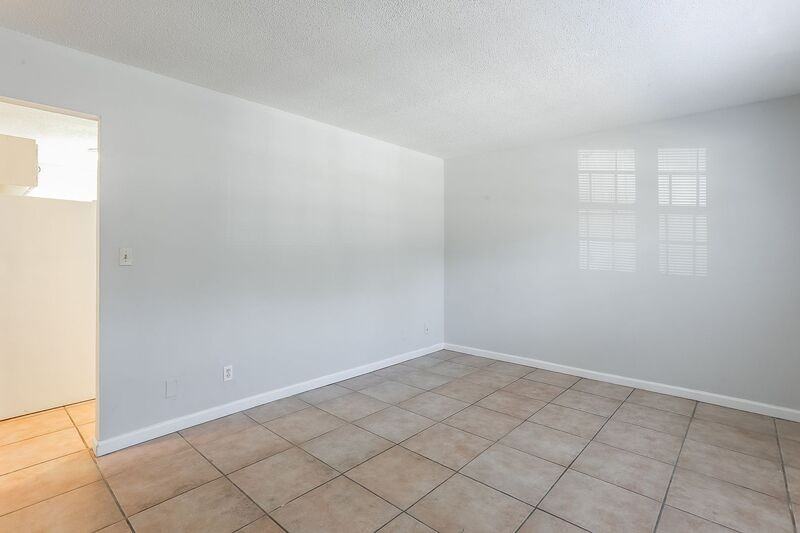 2414 Lyndon Ave #3 - Photo 4 of 18