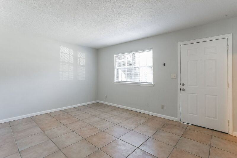 2414 Lyndon Ave #3 - Photo 5 of 18