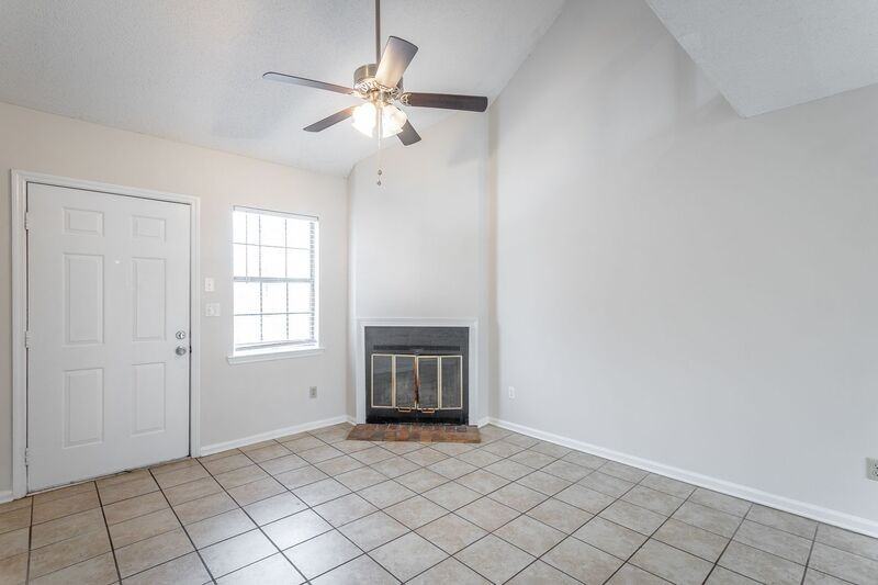 121 Goodson Ave #F - Photo 4 of 23