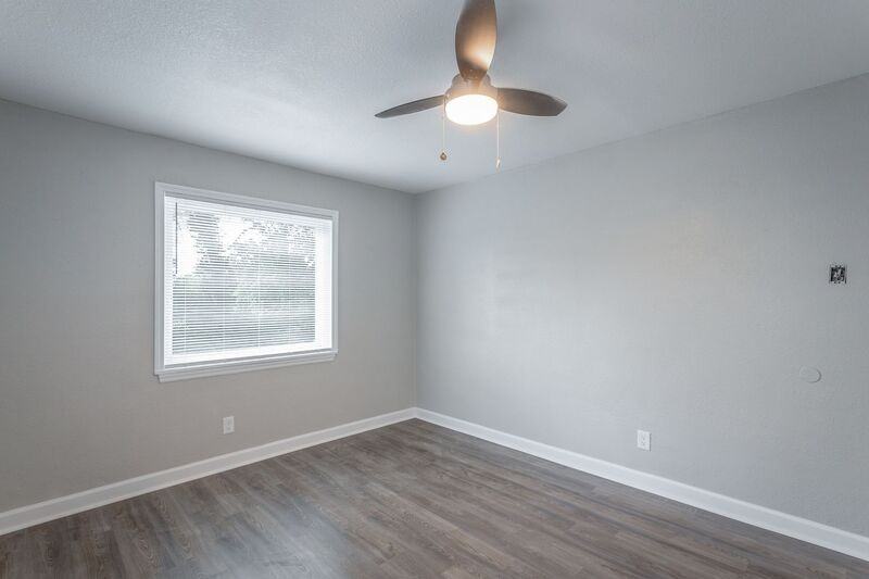 1006 Glenwood Dr - Photo 4 of 18