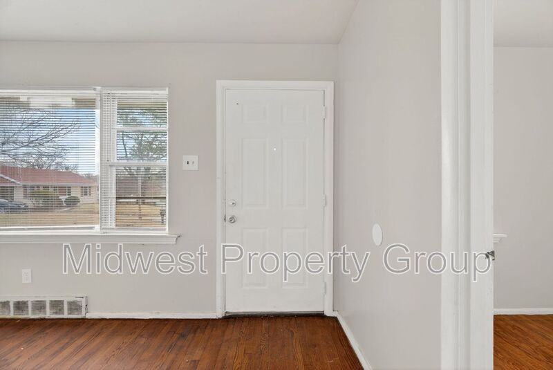 5900 Sheriton Dr - Photo 4 of 21