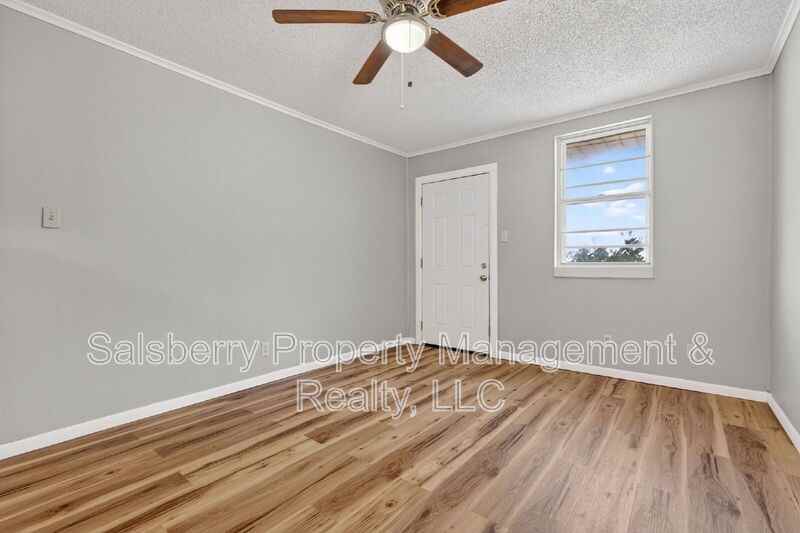 1204 Nw 3rd Ave - Photo 4 of 11