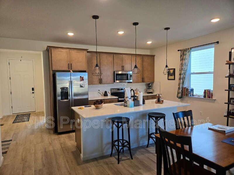 609 Clover Ln - Photo 2 of 30