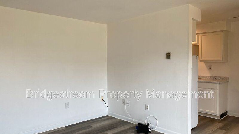 411 Baltimore St #2 - Photo 3 of 14
