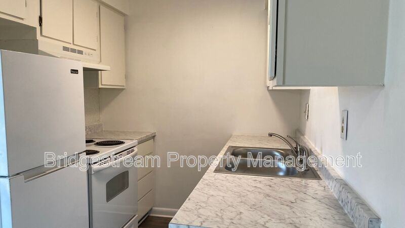 411 Baltimore St #2 - Photo 4 of 14