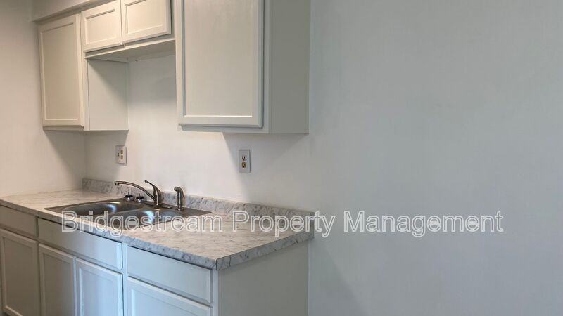 411 Baltimore St #2 - Photo 5 of 14