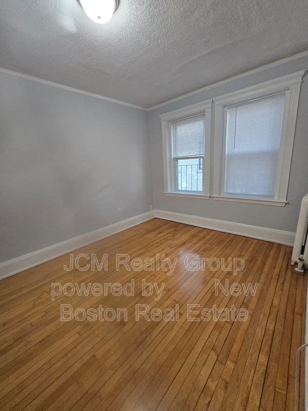 135 Ocean St - Photo 4 of 10