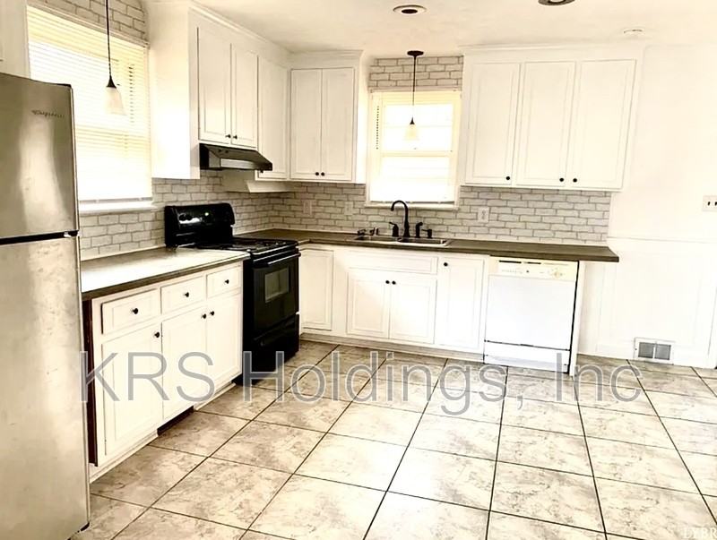 7222 Richland Dr - Photo 4 of 11