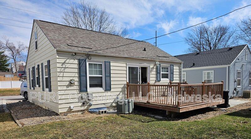 1618 S 50th St - Photo 3 of 6