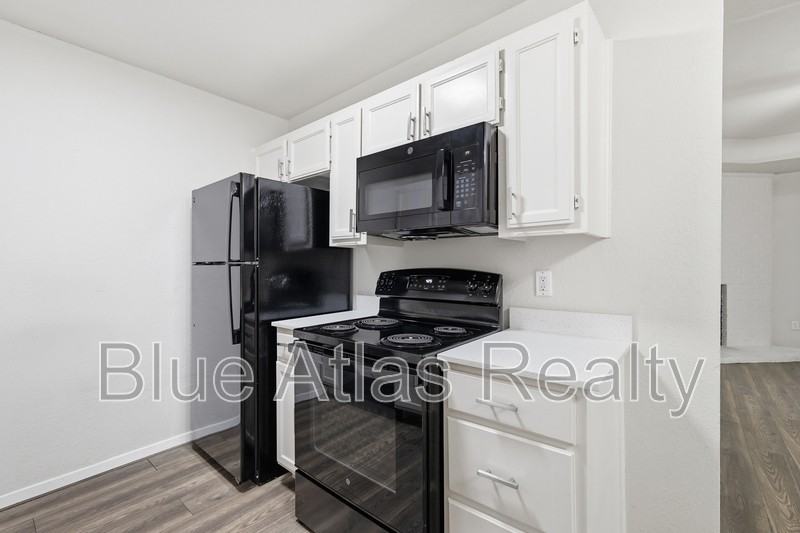 6338 Mark Ct - Photo 5 of 24