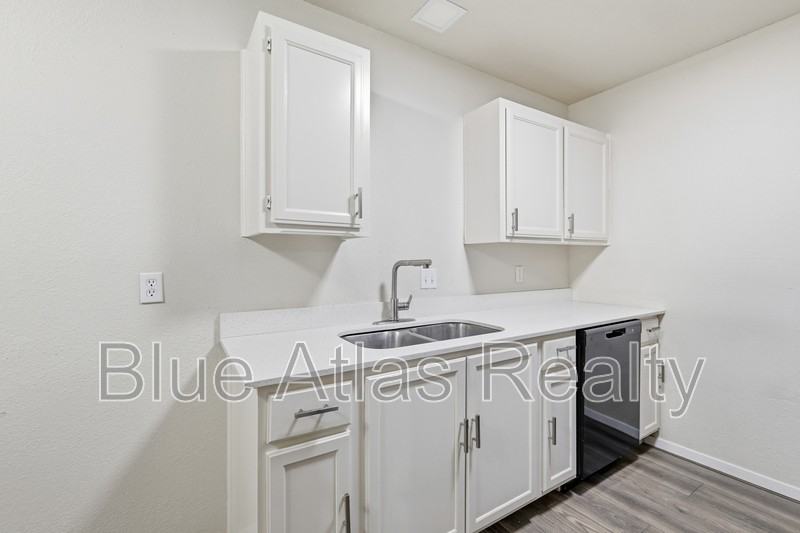 6338 Mark Ct - Photo 7 of 24