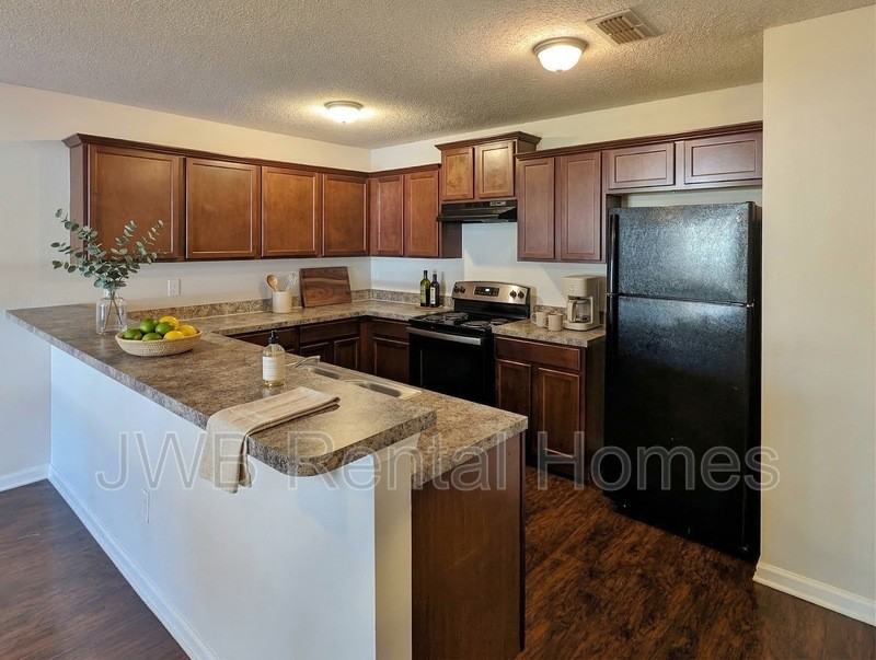 5512 Village Pond Cir - Photo 4 of 14